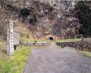 寄倉岩陰遺跡