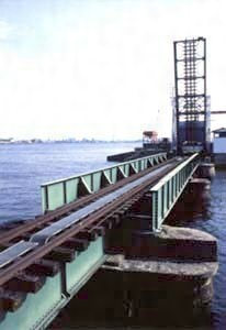名古屋港跳上橋（旧１・２号地間運河可動橋） なごやこうはねあげばし（きゅういち・にごうちかんうんがかどうきょう）