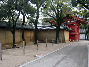 西宮神社大練塀 表大門の北