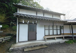 春日神社籠り屋