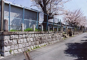 旧阿下喜小学校門及び石柵 きゅうあげきしょうがっこうもんおよびせきさく
