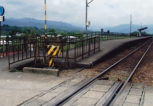 くま川鉄道東多良木駅待合所及びプラットホーム