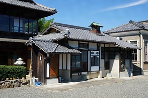 コヤノ美術館西脇館（旧藤井家住宅）浴室及び便所棟