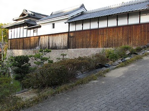 冨田家住宅米蔵及び焙炉納屋