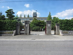 愛知県立西尾高等学校通用門門柱（旧愛知県西尾中学校正門）