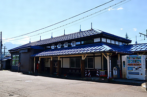 えちごトキめき鉄道二本木駅駅舎