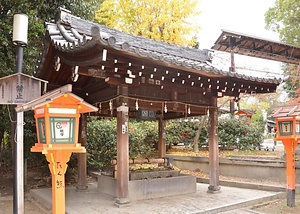 八坂神社 西手水舎