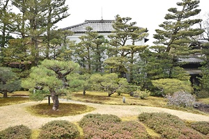 對龍山荘 南土蔵