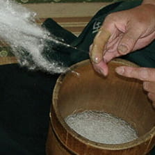 Yuki-tsumugi, silk fabric production technique 