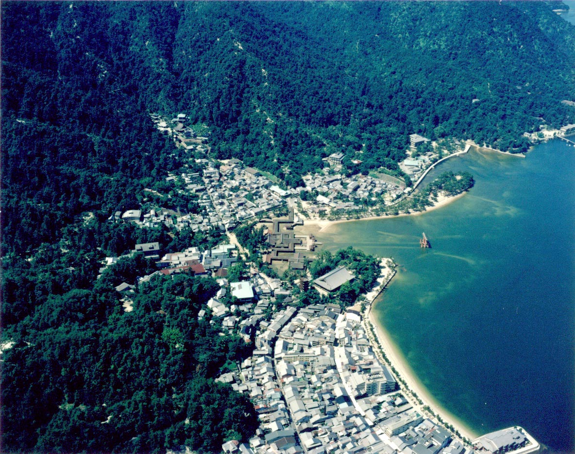 4 Aerial view of Itsukushima-jinja from northeast to southwest